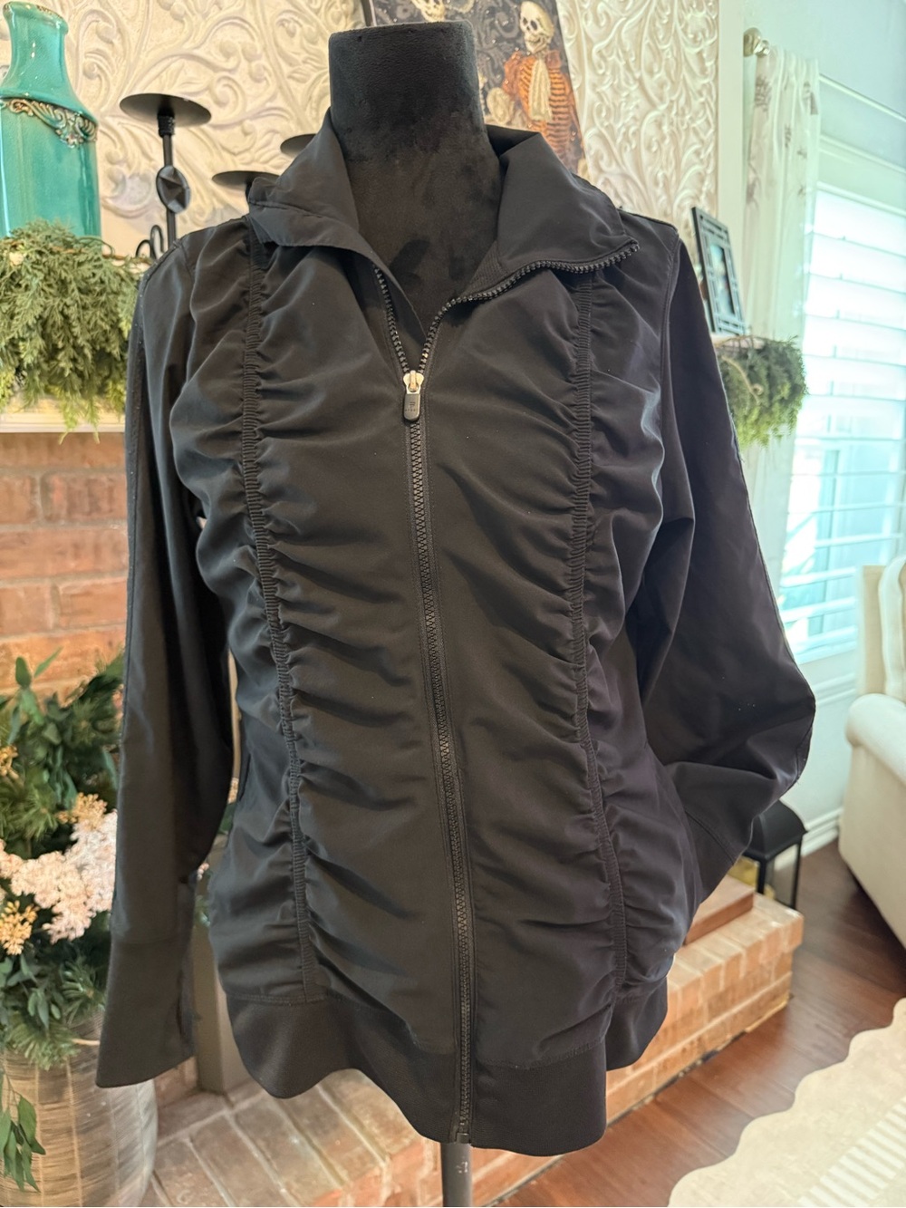 FILA Sport Women’s Large Black Ruched Full Zip Athletic Jacket Lightweight